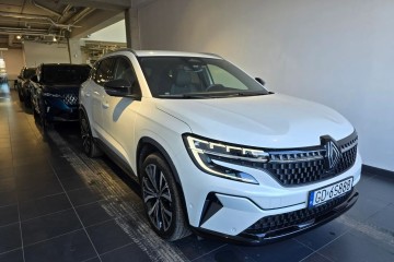 iconic E-Tech full hybrid 200 / JAK NOWY / 2025